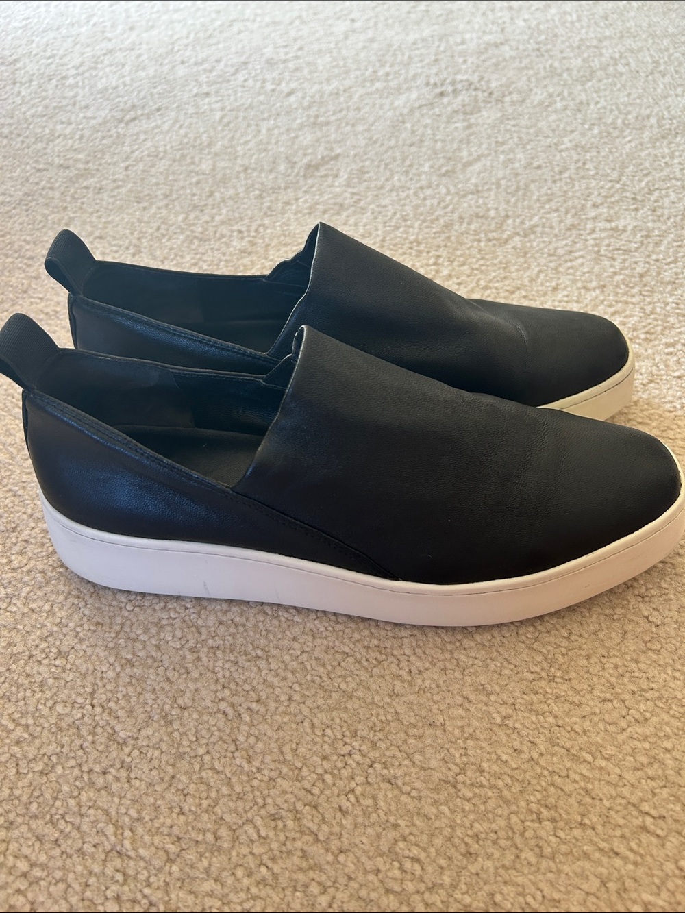 Vince Black Leather slip-On loafers Size 8